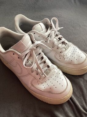 NIKE AF1 WHITE SNEAKERS SIZE 8